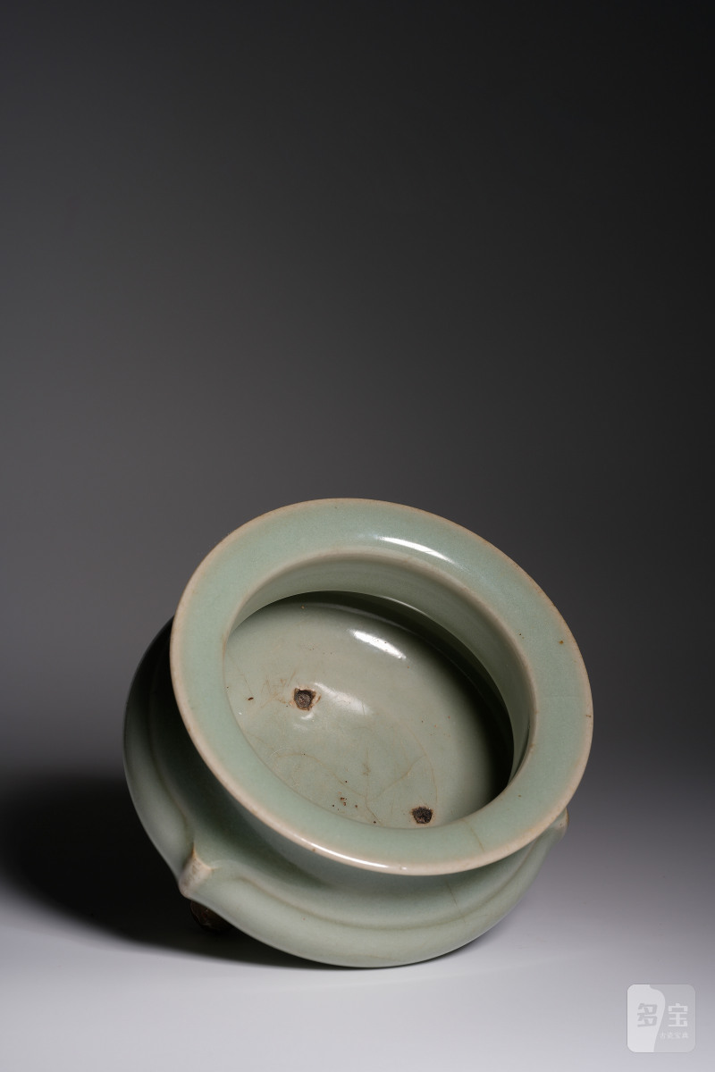元 梅子青釉鬲式炉 - 图6